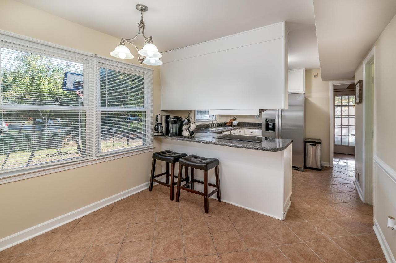 Centrally Located Spacious Abode Charlotte Exterior photo