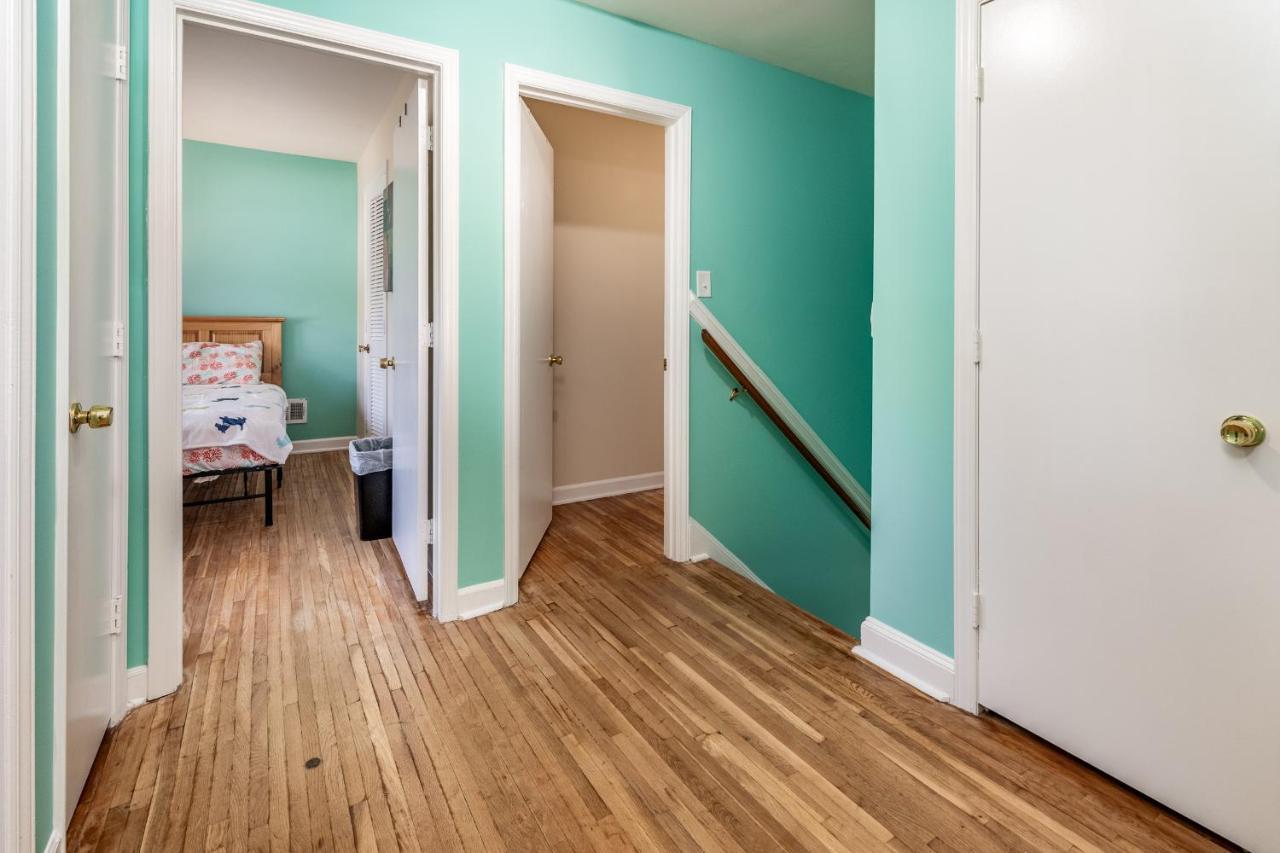 Centrally Located Spacious Abode Charlotte Exterior photo