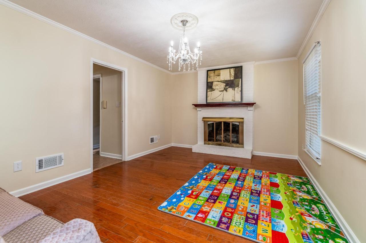 Centrally Located Spacious Abode Charlotte Exterior photo