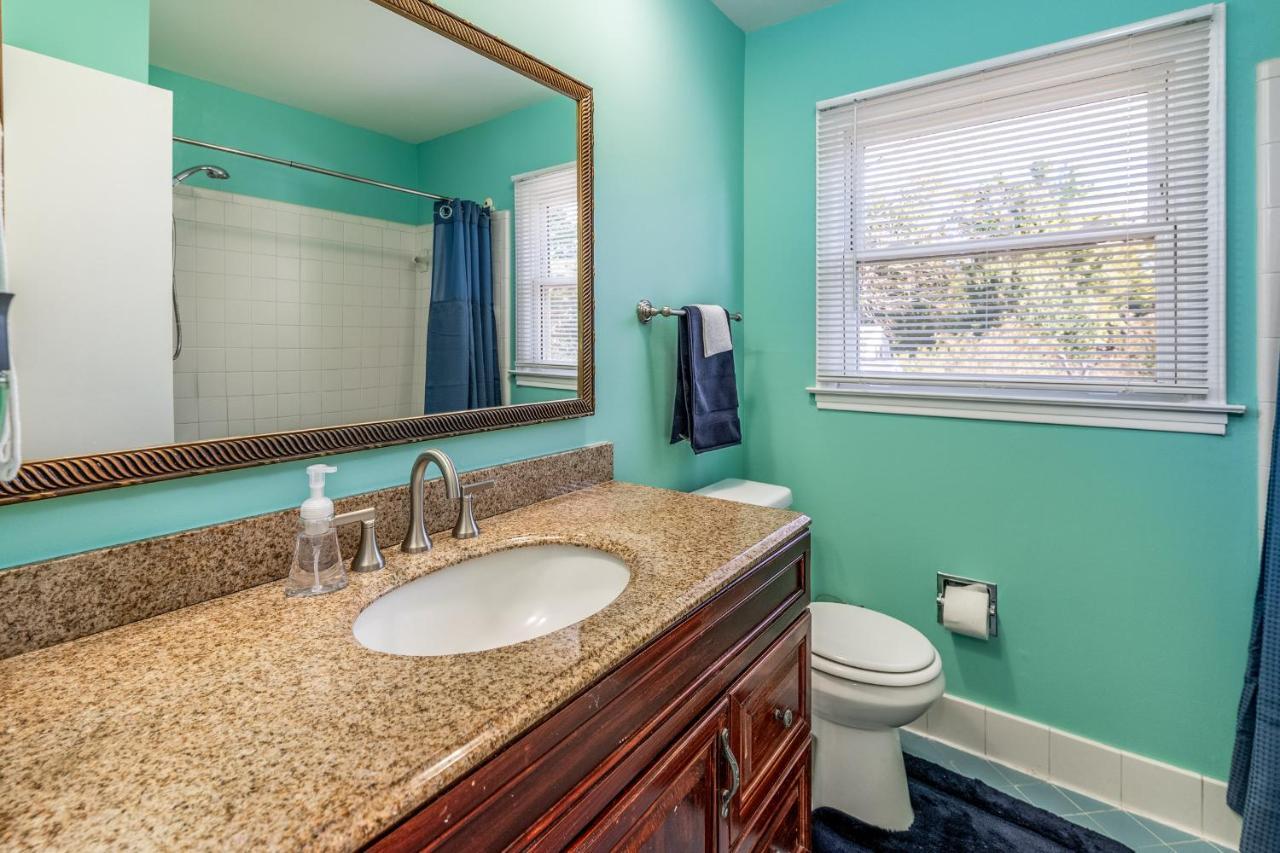 Centrally Located Spacious Abode Charlotte Exterior photo