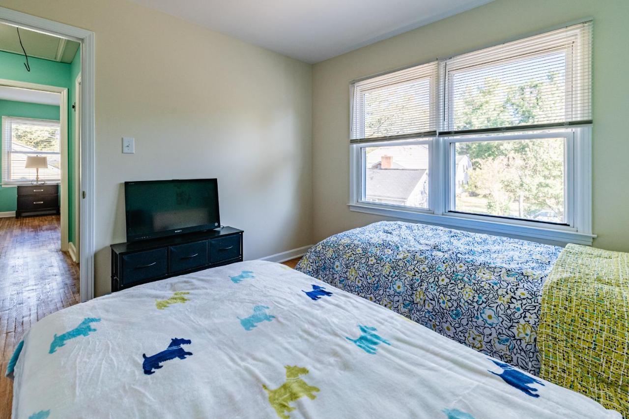 Centrally Located Spacious Abode Charlotte Exterior photo