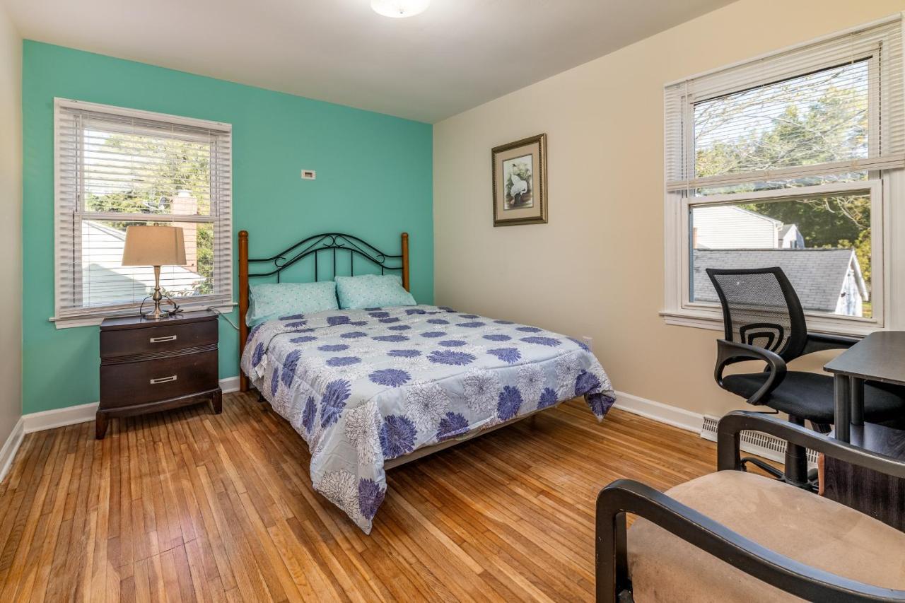 Centrally Located Spacious Abode Charlotte Exterior photo
