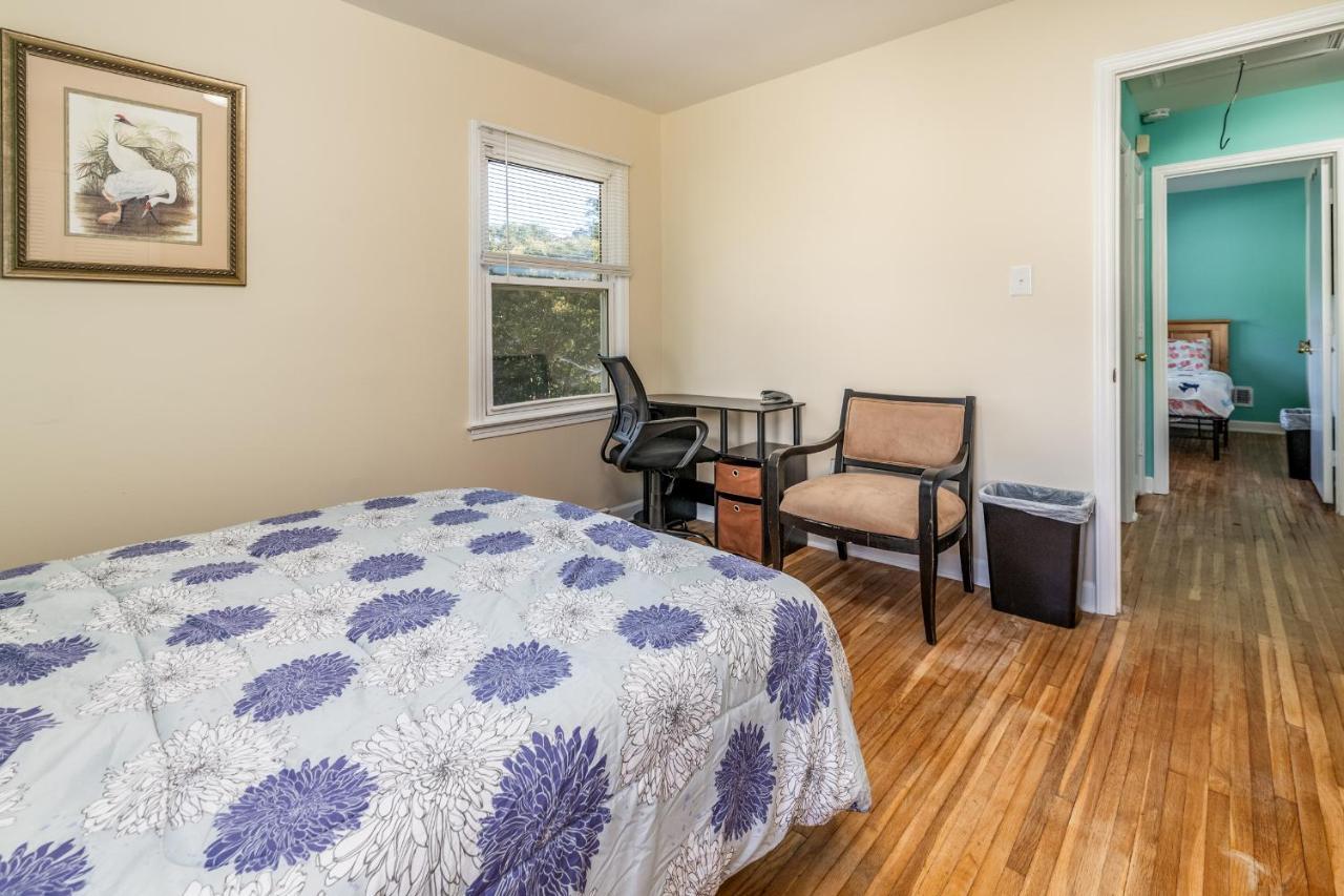 Centrally Located Spacious Abode Charlotte Exterior photo