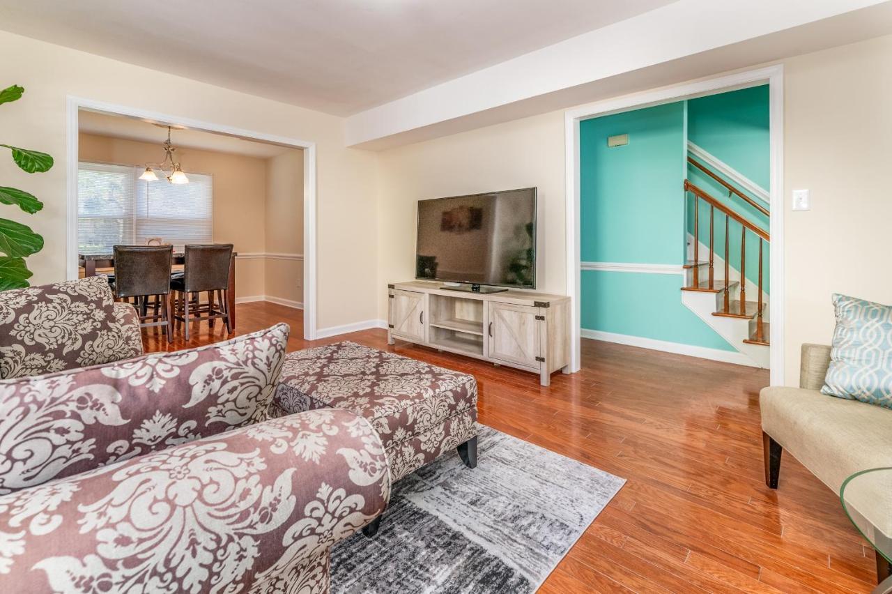 Centrally Located Spacious Abode Charlotte Exterior photo