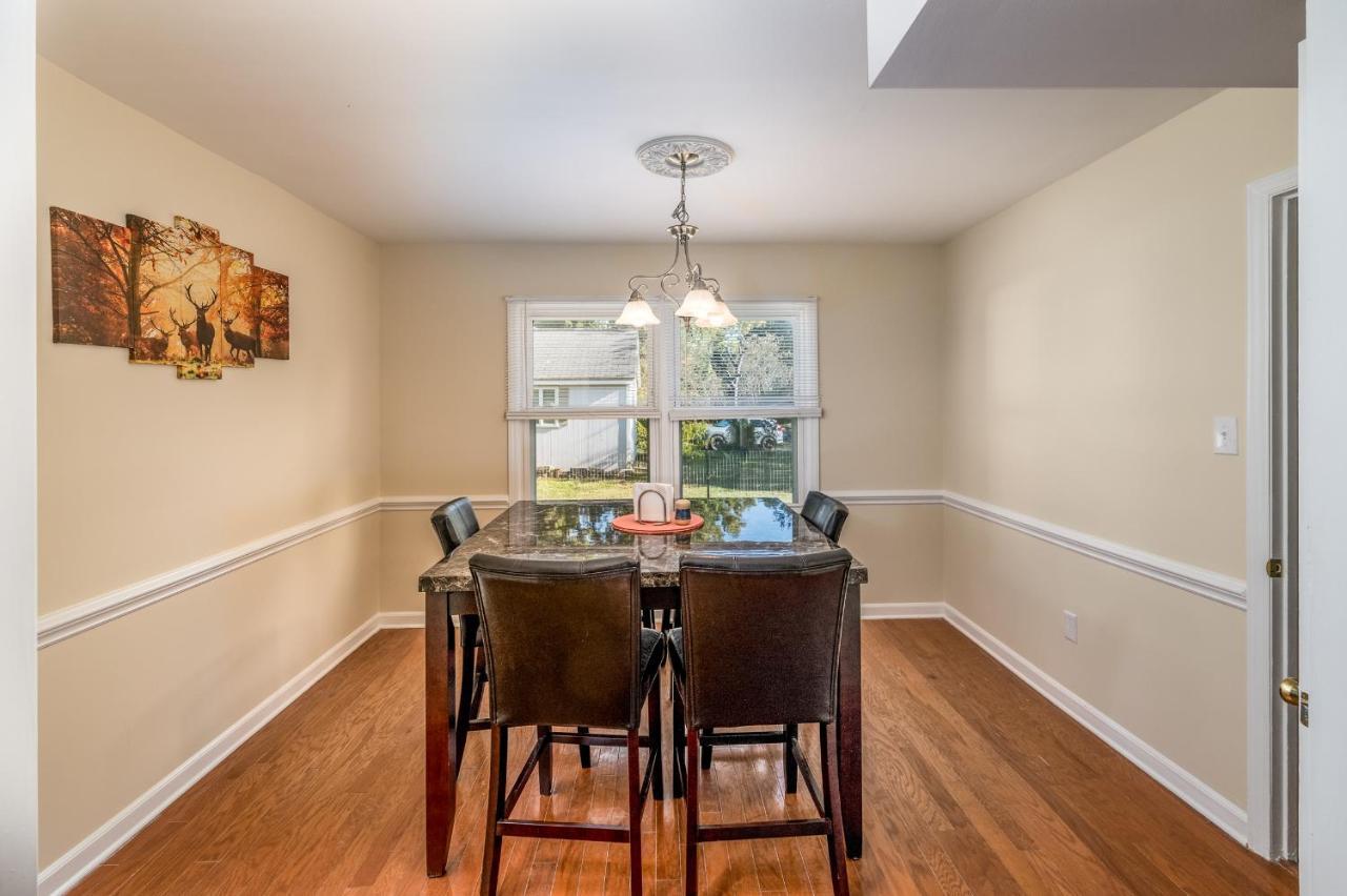 Centrally Located Spacious Abode Charlotte Exterior photo