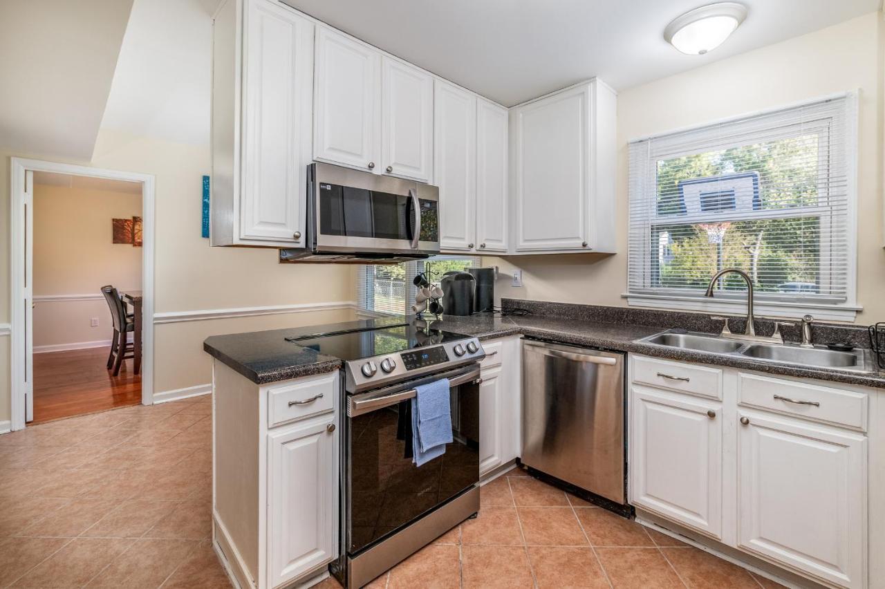 Centrally Located Spacious Abode Charlotte Exterior photo