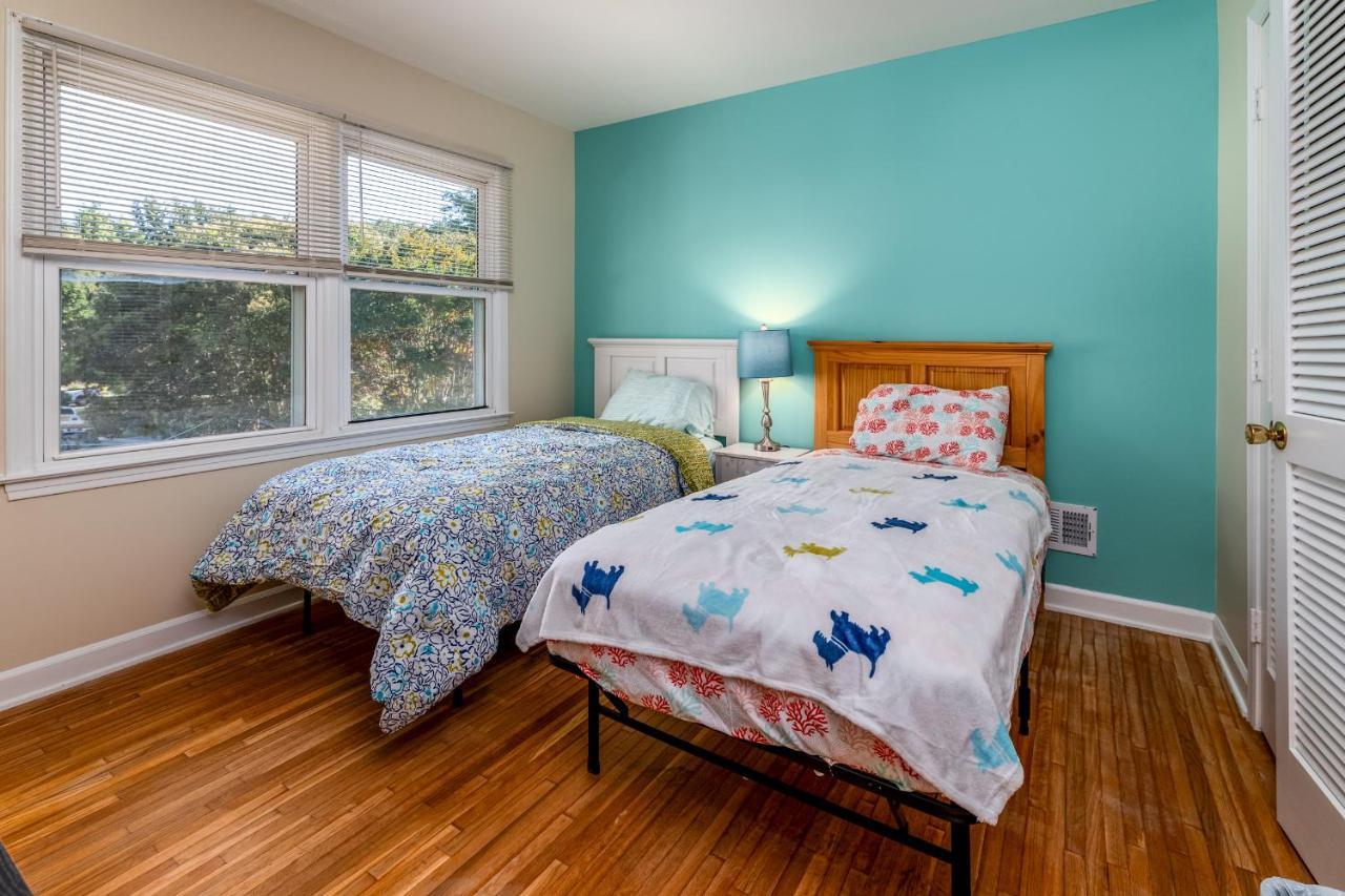 Centrally Located Spacious Abode Charlotte Exterior photo