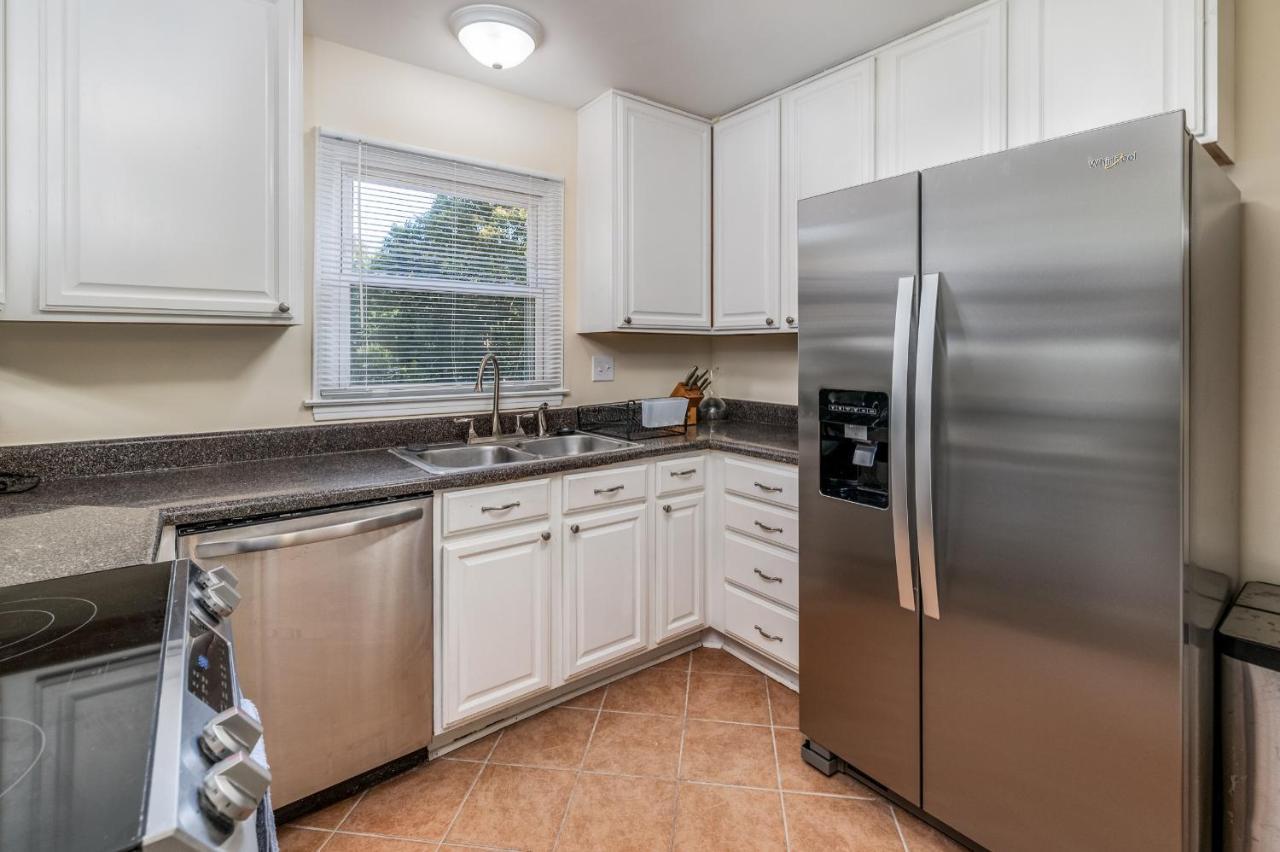 Centrally Located Spacious Abode Charlotte Exterior photo