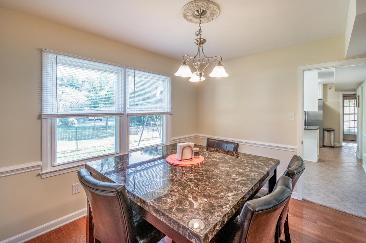 Centrally Located Spacious Abode Charlotte Exterior photo